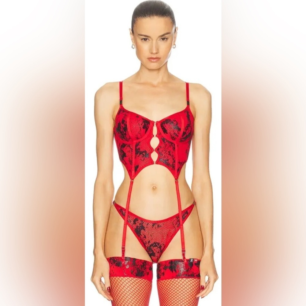 NWT SAVAGE X FENTY/DIESEL FISHNET BUSTIER RED. US 16-18.